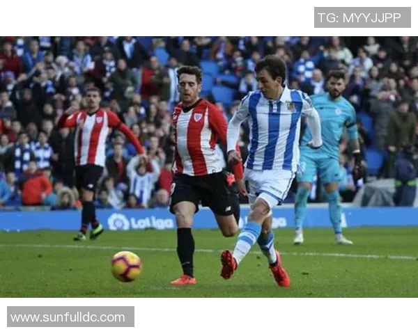 成都足球队在杯赛积分榜上以94分稳居第一名,展现强劲实力 成都足球队在杯赛积分榜上以94分稳居第一名,展现强劲实力