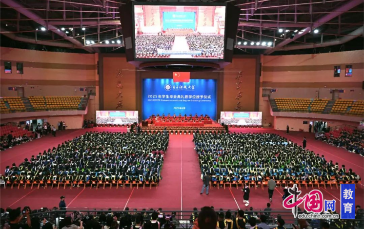 PG电子官网奋进强国路将来诚可期 电子科技大学2025届结业仪式通报时期强音